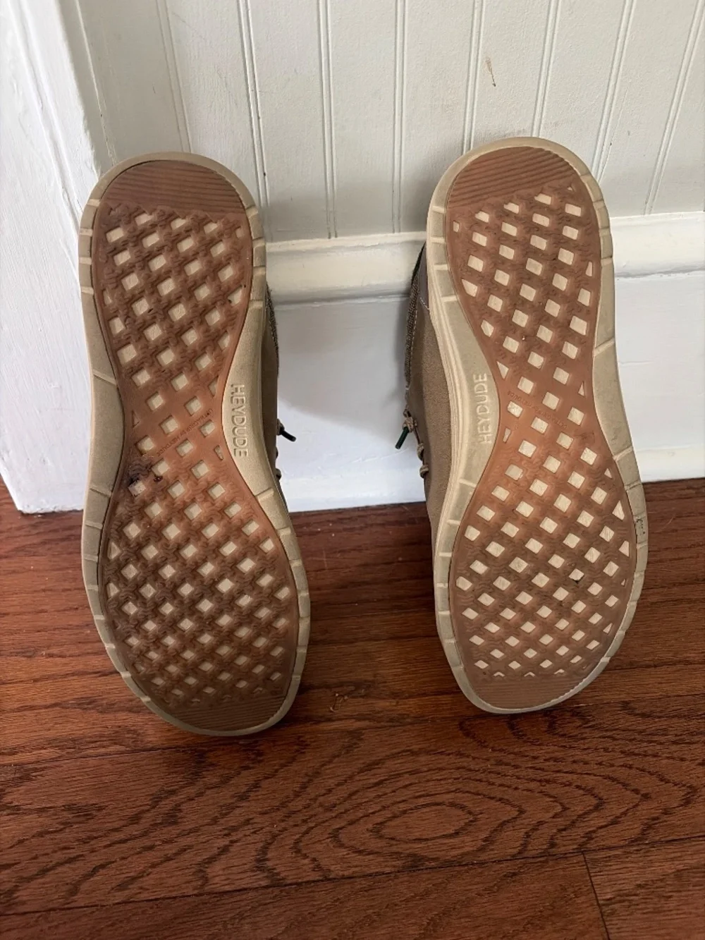 Men’s Size 11EE Brown Hey Dude shoes